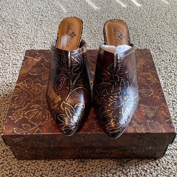 Patricia Nash Shoes - Patricia Nash Ruffina Heeled Mules Size 8.5 in EUC